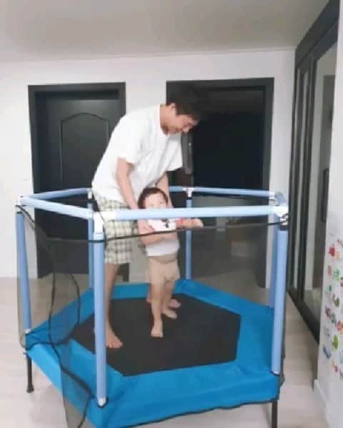 ホ・ジョンミンのインスタグラム：「난...애가...정말 시러.....#윤지영 아들 #김준선 자 제발.....자란말야!!!!」