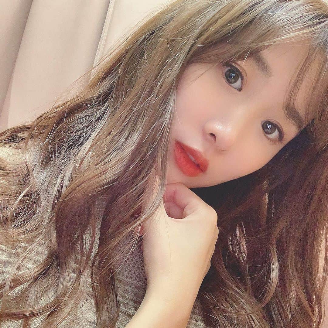 吉田友利恵のインスタグラム：「◡̈ 髪伸びた💁‍♀️ @yaggyy_____hm さんメイク☺︎ お久しぶりに会えてとても嬉しかったです💓 今日も皆面白かった〜🤣」