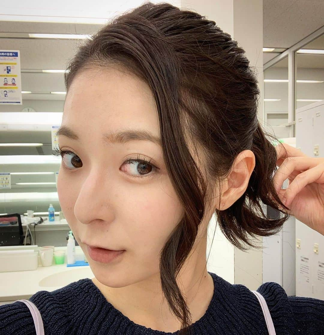 住田紗里さんのインスタグラム写真 - (住田紗里Instagram)「アベマ倍速ニュース、ありがとうございました。  今日の髪型。 暑いこともあり、、、 髪を切ってからできなかったポニーテールにしてもらいました！ 工夫すれば短くてもできるとのこと。 非常に不器用な私ができるのかは不明ですが笑  子供の頃からポニーテールが好きなので、 すごく嬉しくて、思わず何枚も写真を撮っていただきました✨  #アベマ倍速ニュース#ABEMATV#ABEMA#倍速#髪型#髪#hair#hairstyles#短い けれど#ポニーテール#夏#summer#暑い#暑い日 久々の#自撮り#テレビ朝日#テレ朝#テレビ朝日アナウンサー#アナウンサー#住田紗里」8月18日 20時26分 - sarisumita_ex