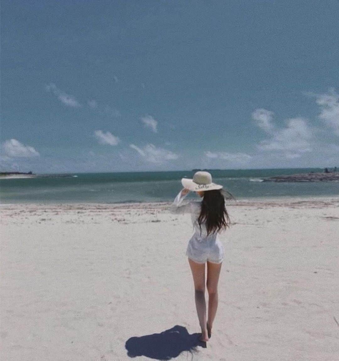 natsu_772のインスタグラム：「🌻  いつかのOkinawa また行けるといいなぁ〜🤍  #memory」
