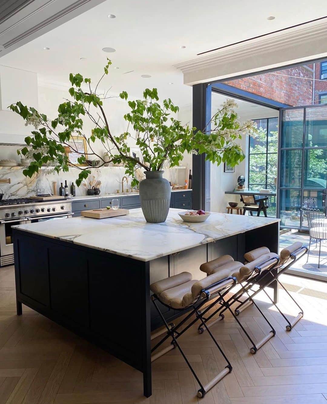 のインスタグラム：「Some of my favorite kitchen references - inspiration for our new home🤍」
