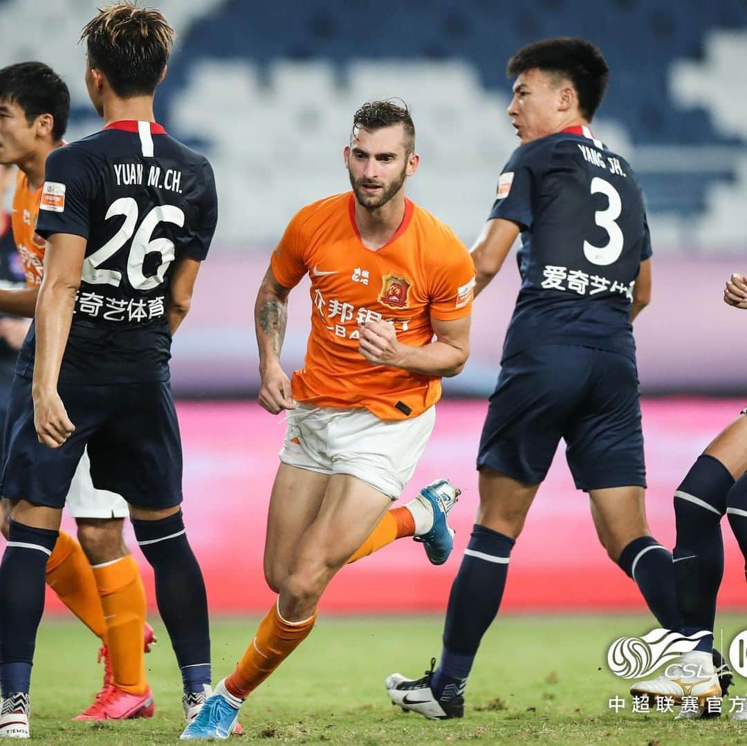 レオナルド・カリーリョ・バティスタンさんのインスタグラム写真 - (レオナルド・カリーリョ・バティスタンInstagram)「🧡💪🏻 ⚽️」8月18日 20時33分 - leobaptistao