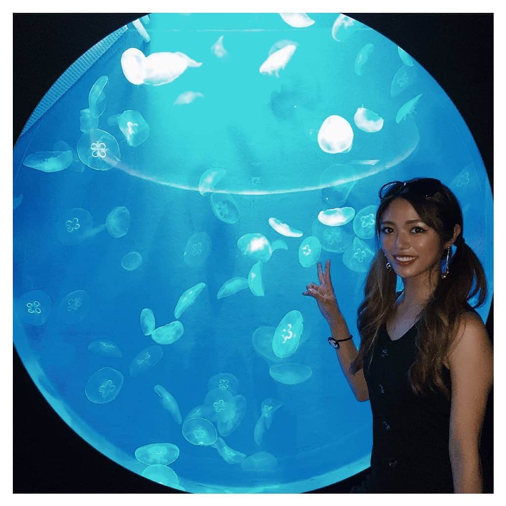 ARIKAさんのインスタグラム写真 - (ARIKAInstagram)「足摺海洋館🐠🐡 . 四国で一番大きい水族館へ🐬 期待していた程ではなかった…笑 入った瞬間カエルがいっぱい🐸 小さい魚とサメやエイがチラホラ💭 ありかは海月コーナーが一番好き💙 リニューアルしたてだったから 館内は綺麗だったよ😊✨ 一度は行ってみたかったから行けてよかった💕 沢山写真撮れて満足‎(◍˃ ᵕ ˂◍) 1枚目と2枚目は私の可愛い弟だよ⋆͛‪‪❤︎‬⋆͛ . #shikoku #kouchi #水族館 #足摺海洋館 #海月 #ウミガメ #family #姉弟 #可愛い #夏休み #trip #kagawa #おひとり様 #女性のひとり暮らし #写真好きな人と繋がりたい #お洒落さんと繋がりたい#summer #workout #makeup #hair #me #girl #swag #l4l #love #selfie #follow #bestoftheday #tokyo #ライバー」8月18日 20時41分 - arika.este
