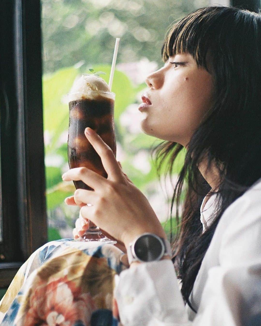 haru wagnusさんのインスタグラム写真 - (haru wagnusInstagram)「Coffee float with vanilla ice cream 🍨  ㅤㅤㅤㅤㅤㅤㅤㅤㅤㅤㅤㅤㅤ ㅤㅤㅤㅤㅤㅤㅤㅤㅤㅤㅤㅤㅤ 毎日暑いね。 コーヒーフロートでも飲もう。 熱中症に気をつけてね。 ㅤㅤㅤㅤㅤㅤㅤㅤㅤㅤㅤㅤㅤ ㅤㅤㅤㅤㅤㅤㅤㅤㅤㅤㅤㅤㅤ #filmphotography  #coffeetime  #icecream  #喫茶店」8月18日 20時51分 - wagnus
