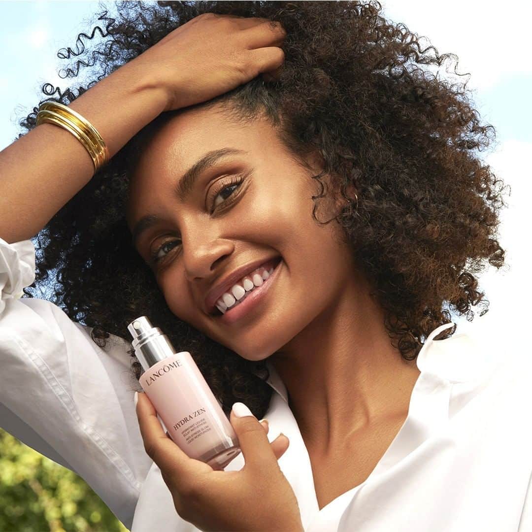 Lancôme Officialさんのインスタグラム写真 - (Lancôme OfficialInstagram)「Hydra Zen Anti-Stress Glow Liquid moisturizer is a fresh and lightweight cream, ideal for prepping your skin before applying your makeup. #Lancome #HappyLancômeSummer  #HydraZen」8月18日 20時59分 - lancomeofficial