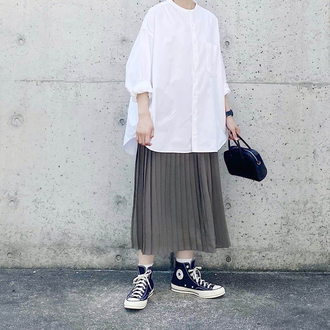 ryokoさんのインスタグラム写真 - (ryokoInstagram)「▪︎ . そろそろ秋色の服が気になる🍂 . . . shirt #graphpaper  skirt #uniqlo shoes #converse #ct70  bag #artsandscience」8月18日 21時01分 - ryo___ka