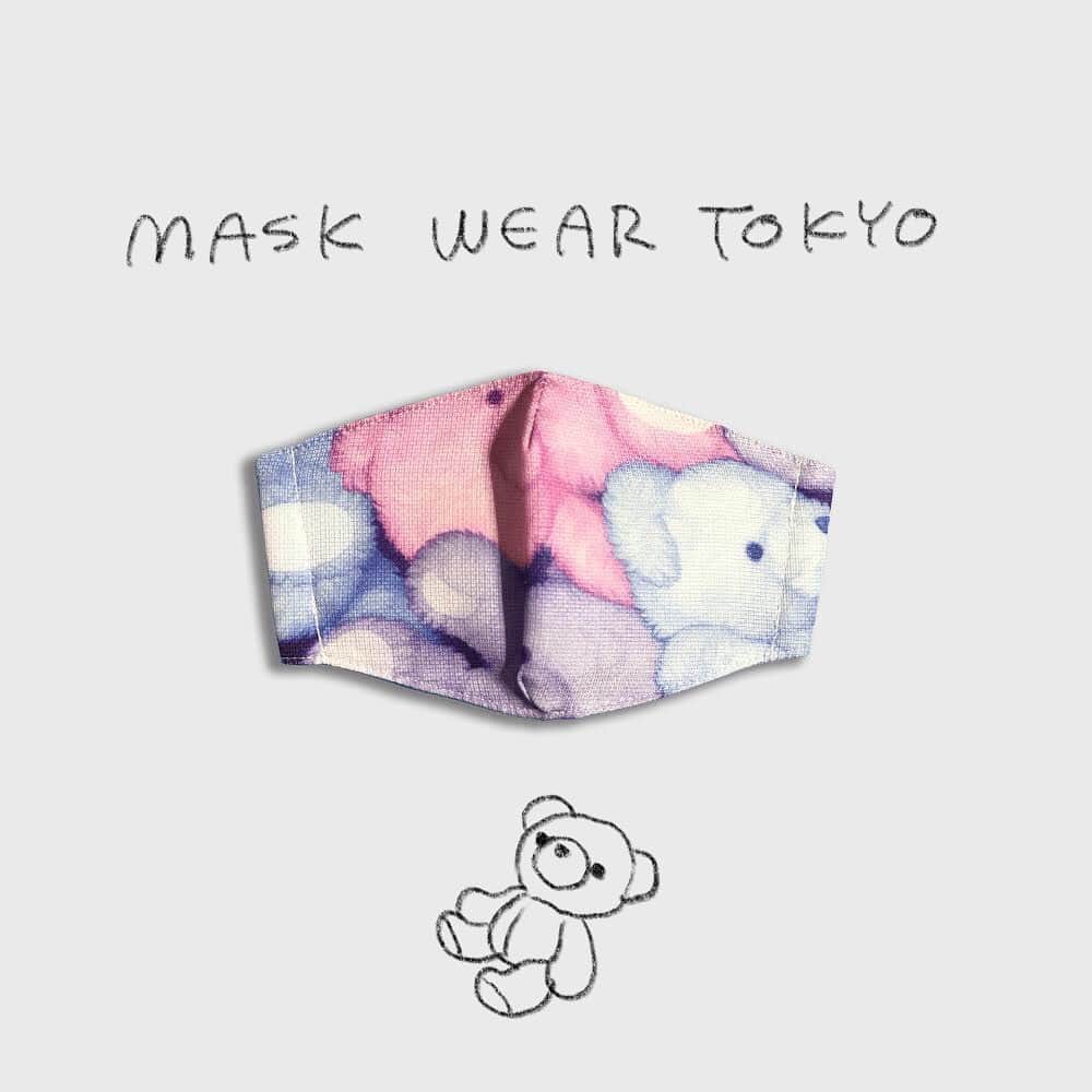紺野真弓のインスタグラム：「MASK WEAR TOKYO さん @mask.wear.tokyo mask.wear.tokyo のマスクデザインをさせていただきました。ご購入ページへはMASK WEAR TOKYO さんのプロフィールにあるURL、または私のプロフィール画面の「Shop」から。  Collaboration with MASK WEAR TOKYO @mask.wear.tokyo ! Please check 'Shop' tab in my bio.」