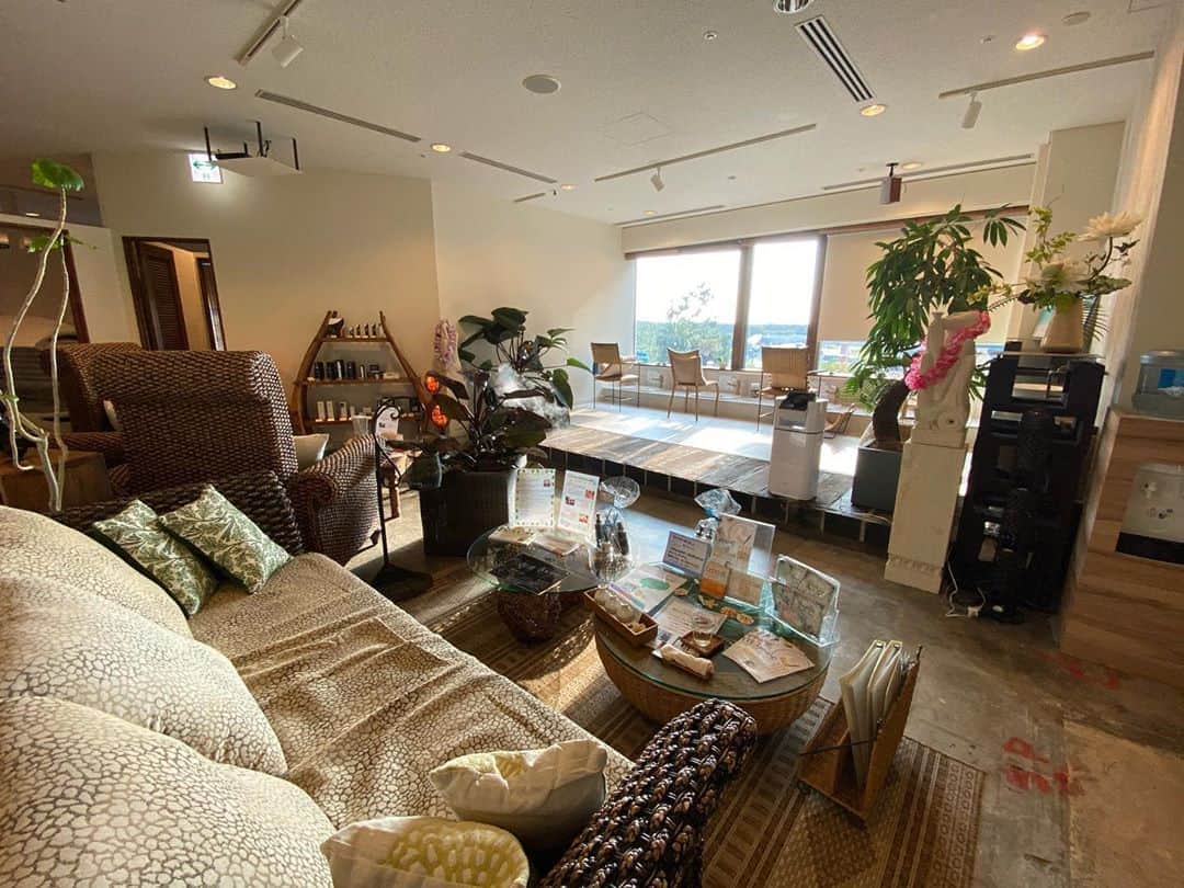 青木茉里奈のインスタグラム：「⛳️→ アロマオイルリンパマッサージ🍃 1年近く来れてなかった、 大好きな場所にやっと来れました..✨ 私流リフレッシュ方法のうちの一つ🧡」