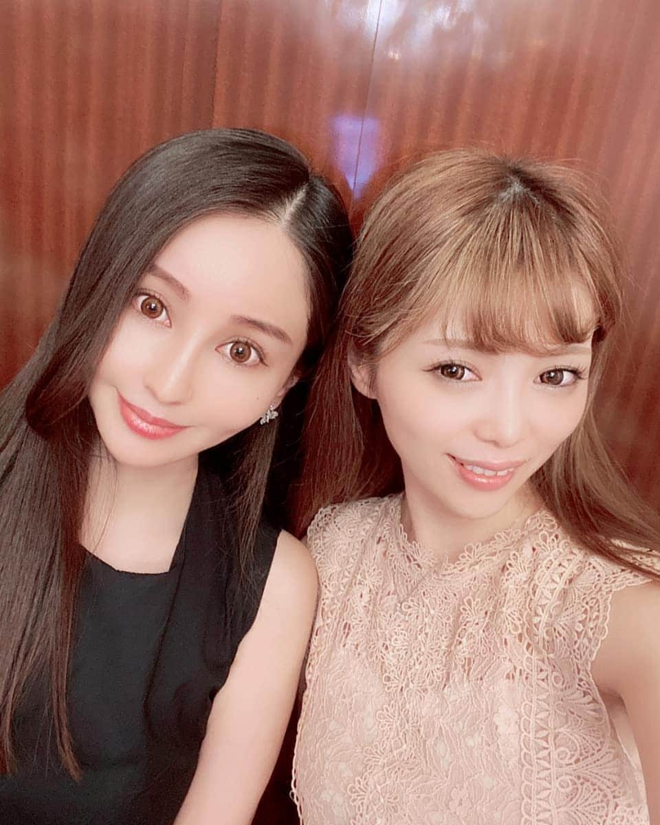 CHIKAさんのインスタグラム写真 - (CHIKAInstagram)「. 見た目お姫様なのに中身カッコ良すぎるゆうみちゃん😚💟 . 今日は素敵なご自宅にお招き頂きありがとう💟久々に再会の子供たちも元気いっぱい👦👦👦👦成長を見れて嬉しかったなぁ♡ . . #男の子ママ #mama #Instamama #ご近所さん #可愛すぎるママ #仲良し #美肌 #美活 #小顔 #ハイフ #hifu #ハーブピーリング #ママだからこそ綺麗でいたい ♡ #育児 #子育て #子育て奮闘中 ♡」8月18日 21時15分 - chika72714