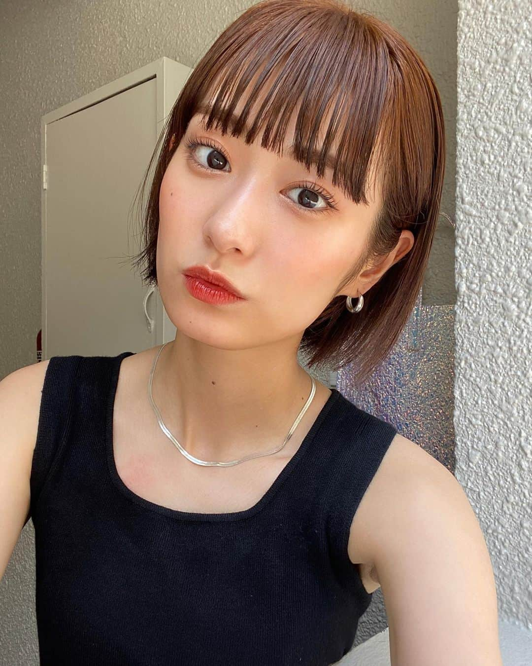 広瀬ちひろさんのインスタグラム写真 - (広瀬ちひろInstagram)「半袖すら着てられない暑さ😥 ． 先日 @elena.4beauty さんでお顔のメンテナンスしてもらいました‪‪❤︎‬ めちゃめちゃ気持ちよくてスッキリ、、ありがとうございました！ お部屋も綺麗で心地よかったな~ #ちひろずビューティ」8月18日 21時19分 - chi_hirose