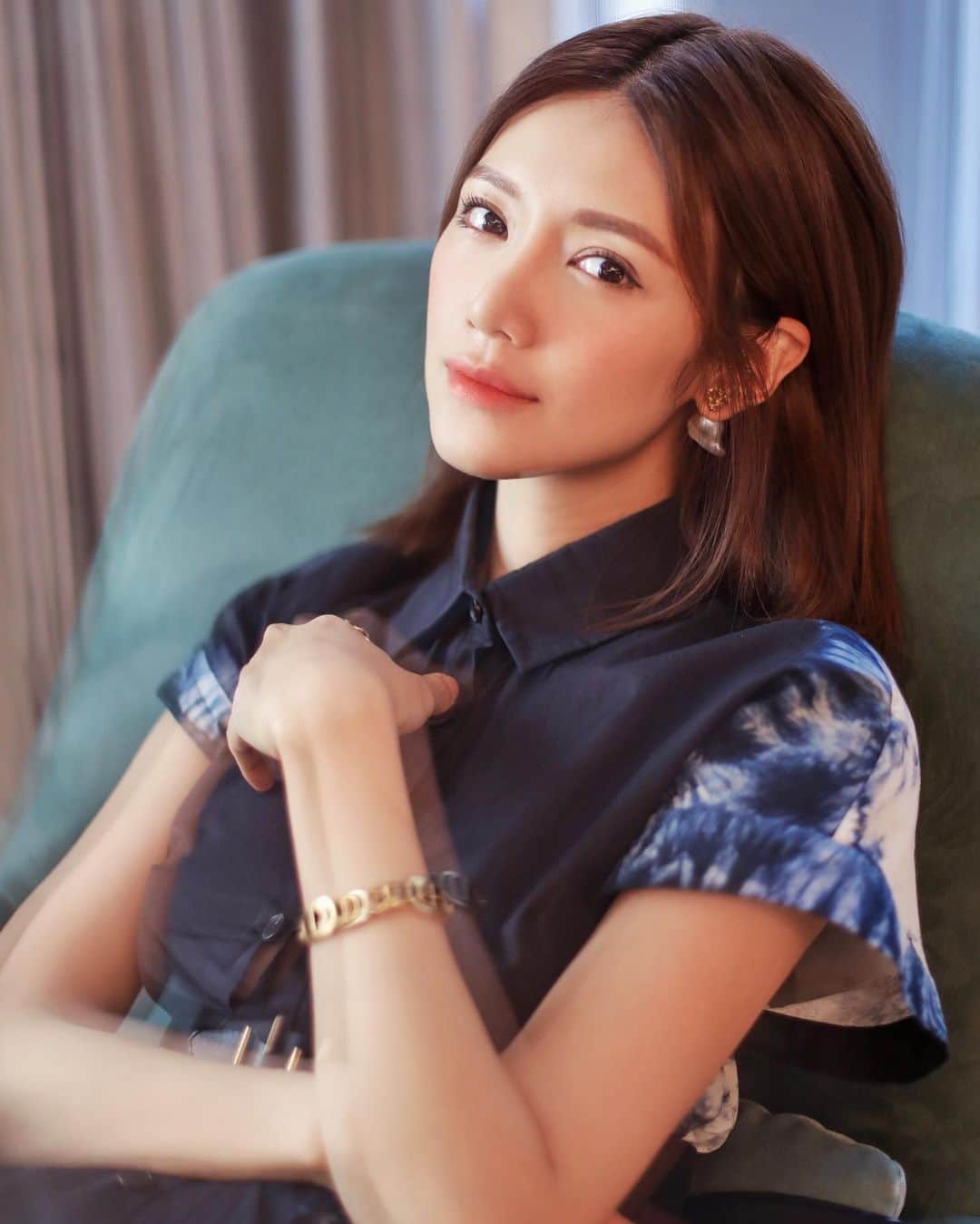 Elva Niさんのインスタグラム写真 - (Elva NiInstagram)「Love cannot be measured by how long you wait, it’s about how well you understand why you are waiting. ⏳ @dior  #dior  #elvaootd」8月18日 21時25分 - misselvani