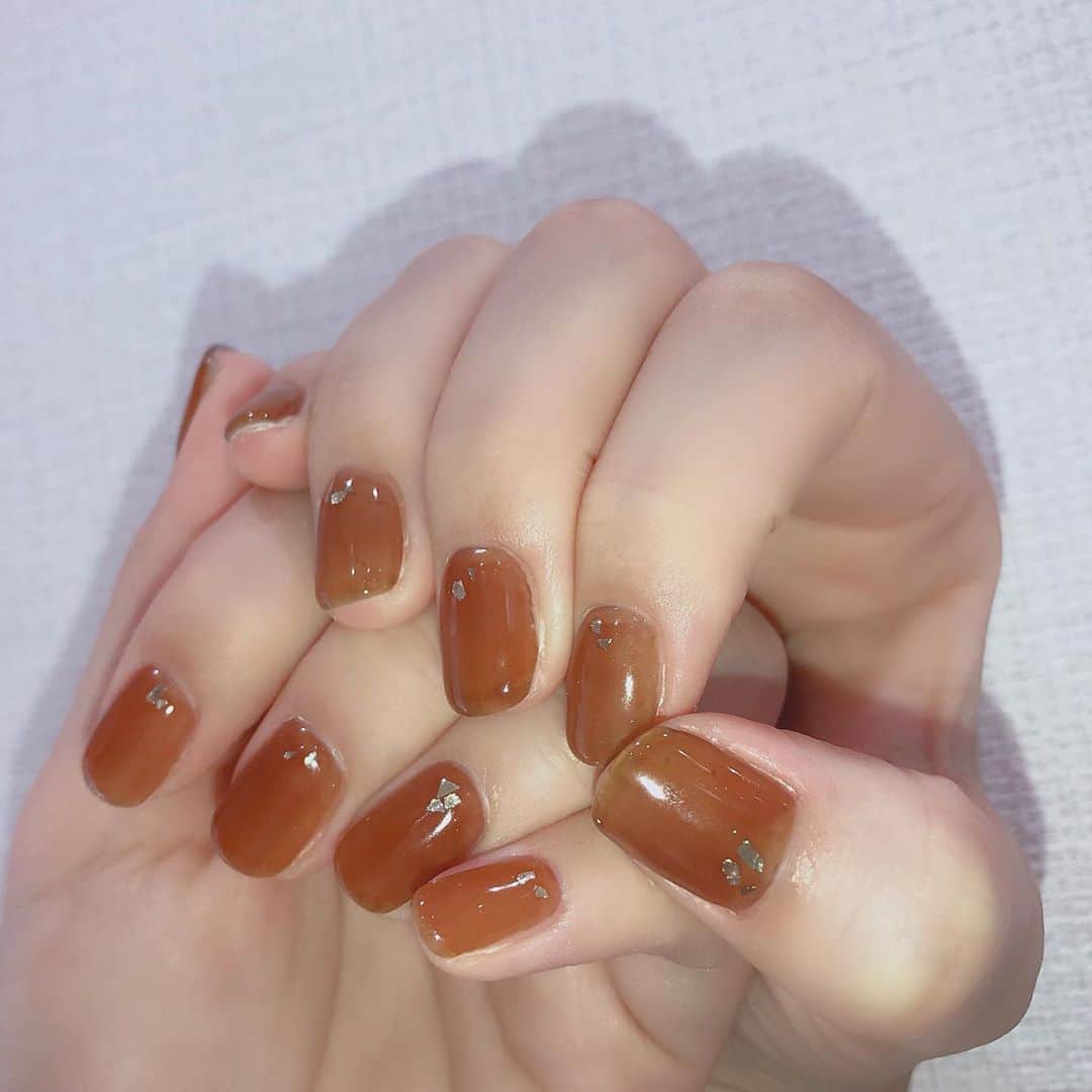 なかやまちえこさんのインスタグラム写真 - (なかやまちえこInstagram)「べっ甲色のワンカラーネイル✨⠀ #nail #nails #nailart #ネイル #美甲 #ネイルアート  #japanesenailart #manucure #japanesenails #manicurist #gelnails #أظافر #네일아트 #미용 #vẽmóng #ngườiđẹp  #เพ้นท์เล็บ #искусствоногтя #artedeuñas #เพ้นท์เล็บเจล #ジェルネイルデザイン #ネイルデザイン #senikuku #nagelkunst #ワンカラーネイル #ブラウンネイル #brownnails #licaxxx⠀ 施術は @aby_sharenail にて。」8月18日 21時29分 - chiekonakayama
