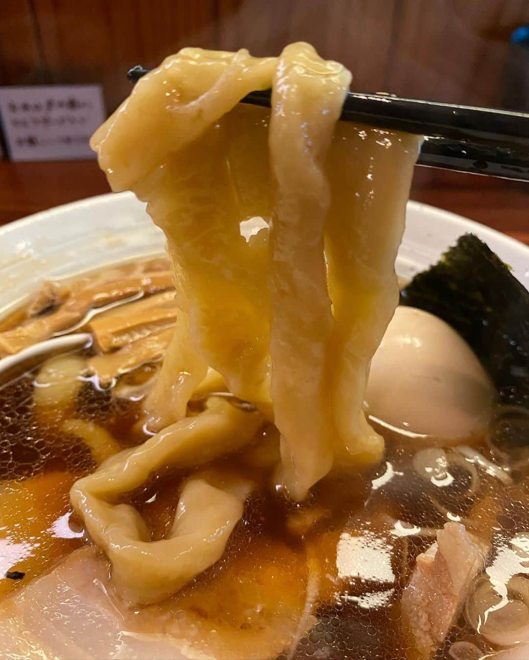 ニッチロー'さんのインスタグラム写真 - (ニッチロー'Instagram)「月曜日限定醤油らーめん  オンリーワンのラーメンがここにある。  #純手打ち麺と未来  #醤油らーめん #ラーメン #下北沢  #もっちもち麺 #ニッチ飯 #ramen  #shimokitazawa」8月18日 12時36分 - nicchiro5.1