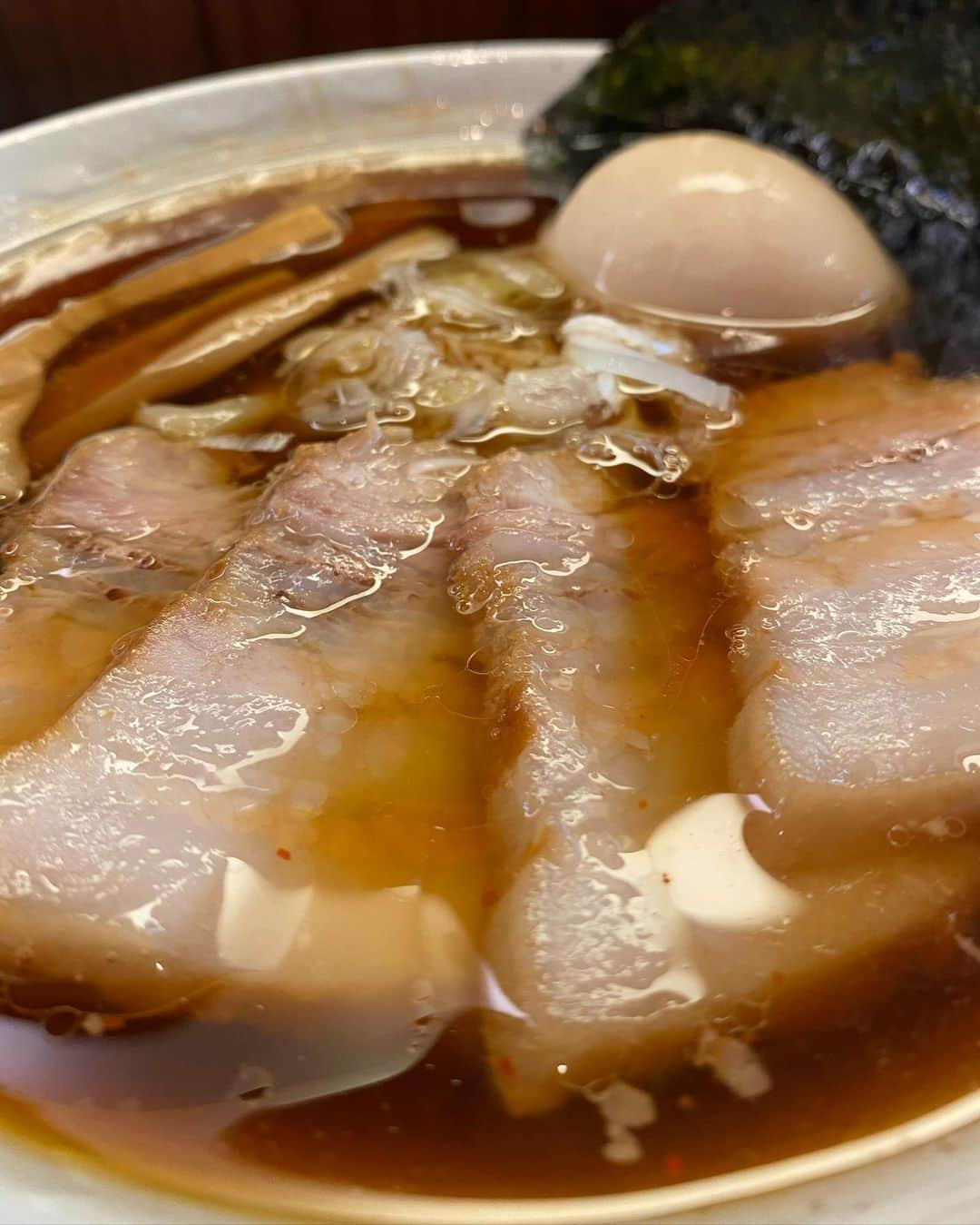 ニッチロー'さんのインスタグラム写真 - (ニッチロー'Instagram)「月曜日限定醤油らーめん  オンリーワンのラーメンがここにある。  #純手打ち麺と未来  #醤油らーめん #ラーメン #下北沢  #もっちもち麺 #ニッチ飯 #ramen  #shimokitazawa」8月18日 12時36分 - nicchiro5.1