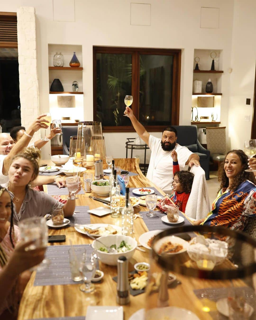 DJキャレドさんのインスタグラム写真 - (DJキャレドInstagram)「Celebrating #POPSTAR ⭐️ GOLD 🏆! 🦉🔑 #GREECE 🇬🇷 up next soon forward .  KHALED KHALED the album this year  ALBUM M🌎DE」8月18日 12時50分 - djkhaled