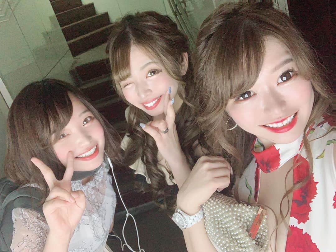 愛咲えれなのインスタグラム：「.. . みらいちゃんが お客様としてきてくれたよ💓 ありがとおおお♥️ . 大阪府大阪市中央区東心斎橋2-3-17 パピヨンビルB1F . Club IRIS 愛咲 えれな  . #愛咲えれな #きゃばきゃば #撮影 #キャバ嬢 #iris #キャバクラ #クラブ #ミナミ #北新地 #宗右衛門町 #ポケパラ #指名 #えれな #シャネル #バースデーイベント #シャンパン #アルマンド #踊れるキャバ嬢 #踊れるキャバ嬢といえばえれな #イリス #ホステス #いいね返し #キャバ #ソウメイジャパン #ベルロゼ　#クラブイリス #黒髪ロング #フォロー増やしたい」