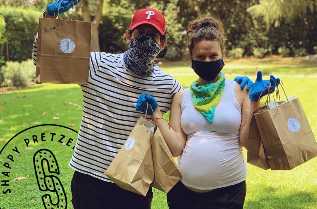 ケイティ・ロウズさんのインスタグラム写真 - (ケイティ・ロウズInstagram)「The Great Pregnant Pandemic Pretzel Pivot. Guys I’m not totally sure what @shappyshaps has planned for @shappypretzel, all I know is I’ve seen him make about 3000 pretzels in our kitchen in the last 2 weeks and he’s loving every second of it. So whatever happens, I’m here for it, and you can follow along at @shappypretzel for more pretzel content than you can handle. What. A. Twist. 😂🥨」8月18日 13時03分 - ktqlowes