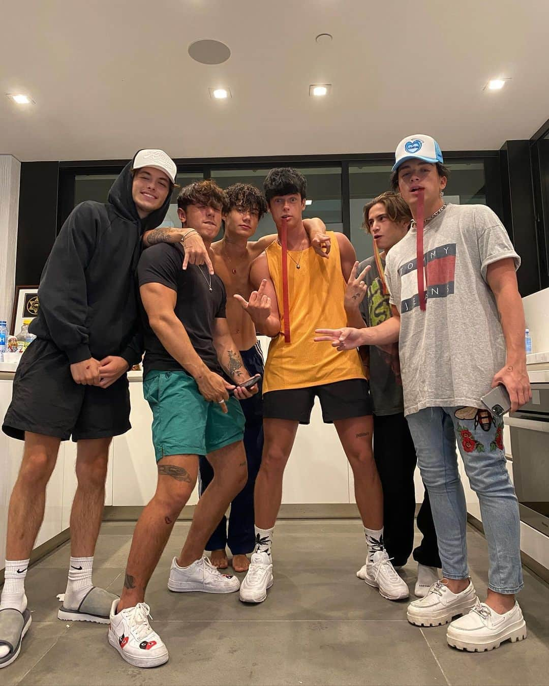 Blake Grayさんのインスタグラム写真 - (Blake GrayInstagram)「movie night w the boys.. what should we watch」8月18日 13時02分 - blakegray