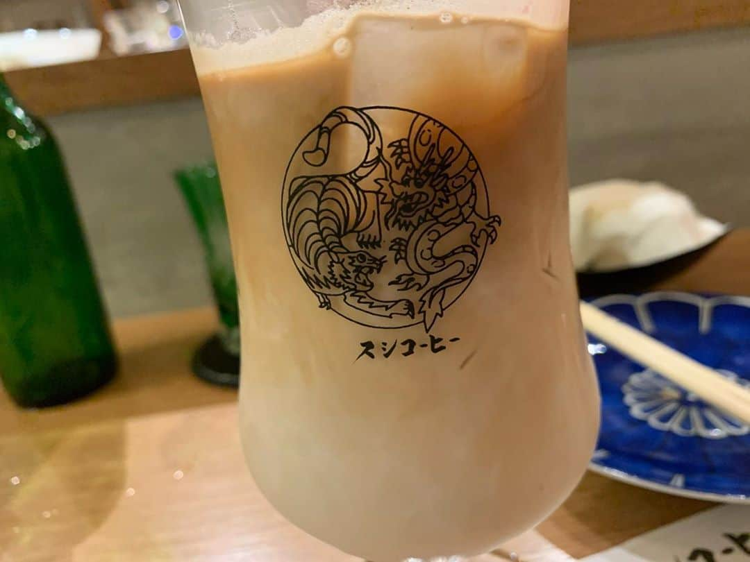 亜生さんのインスタグラム写真 - (亜生Instagram)「同期の二朗が店出しました 「スシコーヒー」 めちゃくちゃうまい！ ほんまに値段もリーズナブル！ 僕はほんまにもっとお金とってもいいと思う！ 同期がやってるとかお世辞とか抜きでこれは本当に美味しいです。 今日からオープンです！ #スシコーヒー #大阪西区 #南堀江 #寿司うまい #そのあとのコーヒーもうまい #感動した #なにわスワンキーズ #こじまラテ #肌真っ黒にして食べてた #おいしいおいしい言うて食べてた」8月18日 13時19分 - aseihurricane