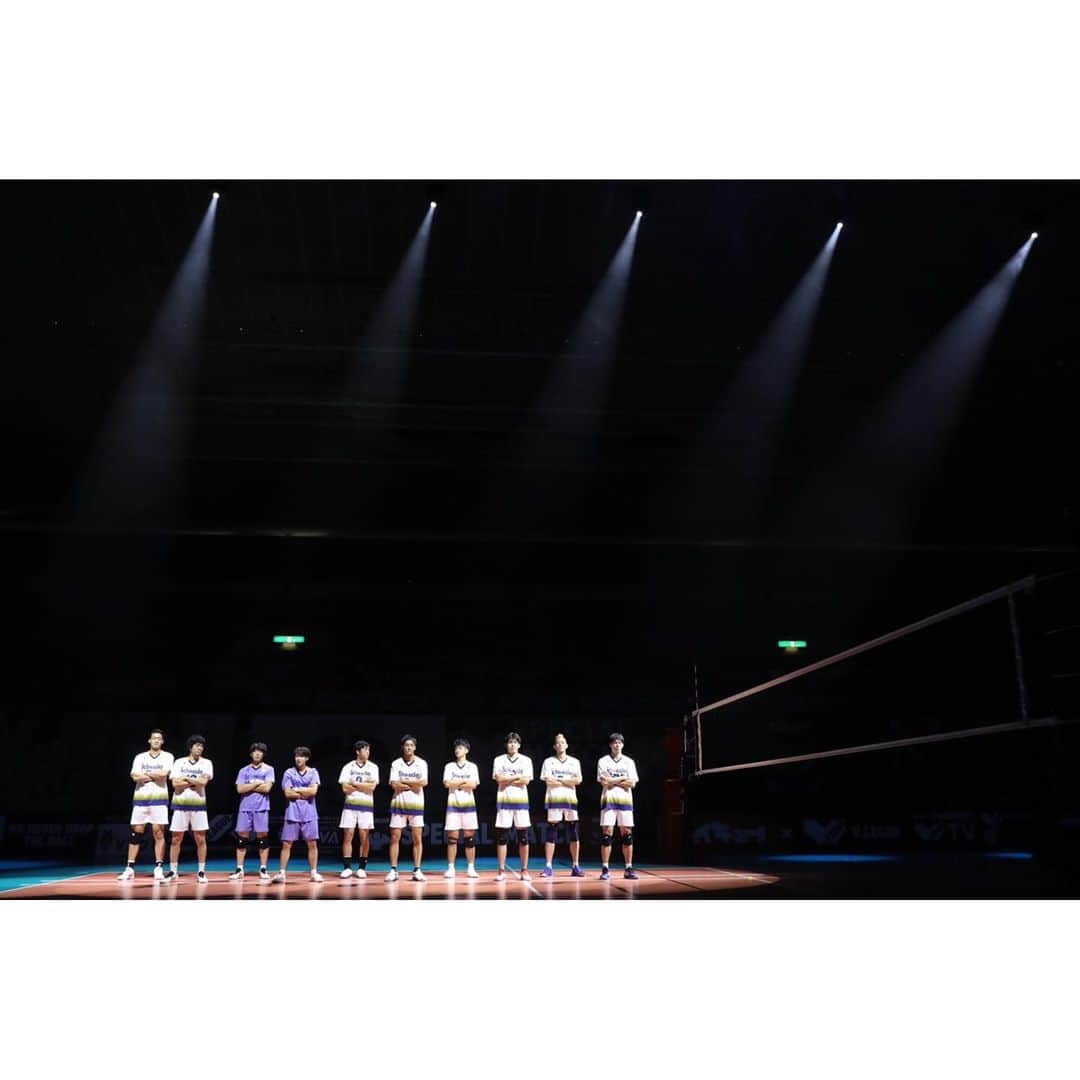 のインスタグラム：「→ 日曜日の余韻がまだまだ残ってます✨ → ハイキューの人気にただただ驚きました‼️ 日本だけではなく海外の方からもコメントなど頂き、そのような場でバレーボールが出来たことを嬉しく思います🇯🇵🏐 → この勢いでVリーグも盛り上げていけたらと思います！ → ハイキュー!!×V.LEAGUE SPECIAL MATCH 2020  Thanks for watching I hope you like volleyball more haikyuu The highest → #ハイキュー #haikyuu  #Vリーグ #古舘先生 #イラストサインありがとうございました #シュバイデンアドラーズ #ブラックジャッカル #バレーボール #volleyball #ハイキュー_vリーグ  #大分三好ヴァイセアドラー  #おつかれっしたー」