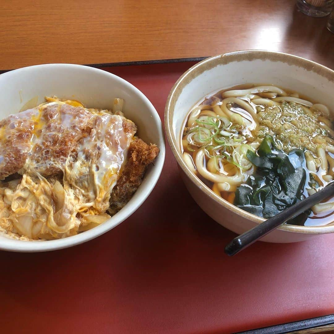 小石田純一さんのインスタグラム写真 - (小石田純一Instagram)「山田うどんでランチ。日替わりセット。  #山田うどん #うどん #チキンカツ丼 #日替わりセット #ランチ #うどん」8月18日 13時38分 - koishida.trendy