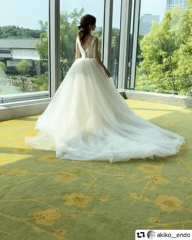エリサのインスタグラム：「👰🏻♡#repost @akiko__endo ・・・ 全体のバランスも  hair arrange/Shoko Asada @hatsukoendo_palacehoteltokyo  dress/Gigi @a_by_hatsukoendo   #palacehoteltokyowedding  #パレスホテル東京ウエディング  #TheRealStyle #パレスな花嫁  #パレスなイベント  #パレスなアーティスト  #ハツコエンドウ  #hatsukoendo  #ウエディングドレス  #abyhatsukoendo  #エーバイハツコエンドウ  #ドレス試着  #ブライダルヘア  #ヘアメイクリハーサル  #ウエディングフォト  #ブライダル  #ブライダルエステ  #結婚式  #披露宴 #挙式 #お色直し #花嫁 #花嫁ヘア  #weddingdress  #ハツコエンドウ」