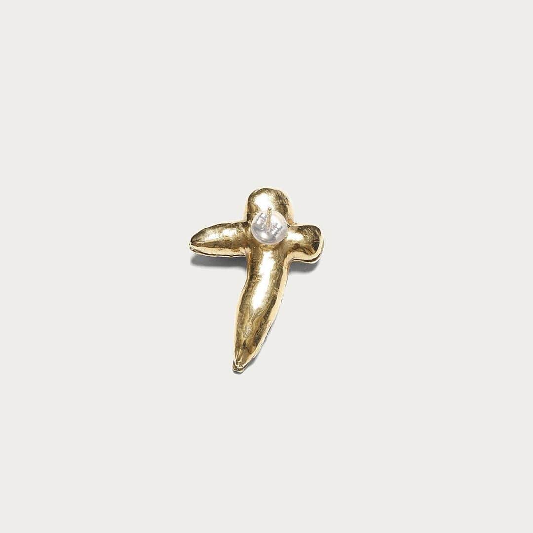 UNITED ARROWS & SONSさんのインスタグラム写真 - (UNITED ARROWS & SONSInstagram)「【 Info 】﻿ ＜ Preek for UNITED ARROWS & SONS ＞﻿ ﻿日本のジュエリーブランド＜Preek(プリーク)＞に別注したパールジュエリーコレクションを8月22日(土)に発売します。 今コレクションは、天然の淡水バロックパールの良さを活かすために、あえて歪みがあり有機的で1つ1つに個体差のあるパール素材を採用しています。Vの字の珍しい形のパールを繋げたネックレスや、ウッドビーズを連想するような細長のパールを連結したネックレス、クロスの形で後ろ半分だけメタル特殊技法をかけたピアスなどをご用意いたします。 ユナイテッドアローズ＆サンズが提案するエレガントで存在感のあるコレクションに、ご期待ください。ㅤㅤㅤㅤㅤㅤㅤㅤㅤㅤㅤㅤㅤㅤㅤㅤㅤㅤㅤㅤㅤㅤㅤㅤㅤㅤ  The pearl jewelry collection bespoke to the Japanese jewelry brand <Preek> will be released on 22nd August.In order to take advantage of the natural freshwater baroque pearls, the collection now uses pearls that are distorted, organic and have individual differences. We offer necklaces with pearls with unusual V shapes, necklaces with long and narrow pearls reminiscent of wood beads, and pierced ears in the shape of a cloth with a metal special technique applied to the back half.Please look forward to the elegant and presence collection of United Arrows & Sons. ㅤ ㅤ ㅤㅤㅤㅤㅤㅤㅤㅤㅤㅤㅤㅤㅤㅤㅤㅤㅤㅤㅤㅤㅤㅤㅤㅤㅤㅤ  #Preek #UnitedArrowsAndSons」8月18日 14時38分 - unitedarrowsandsons