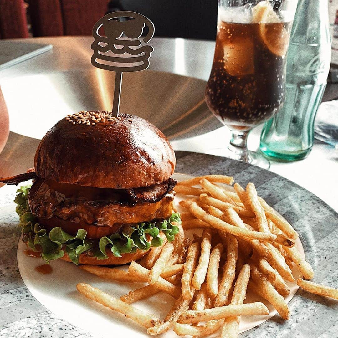 木下有希子さんのインスタグラム写真 - (木下有希子Instagram)「. ボリューミーかつ美味しかった🍔🥤 リピ決定だね✌︎  #名古屋#覚王山#ハンバーガーランチ #nagoya#lunch#food#momlifestyle」8月18日 14時47分 - ykk_1220