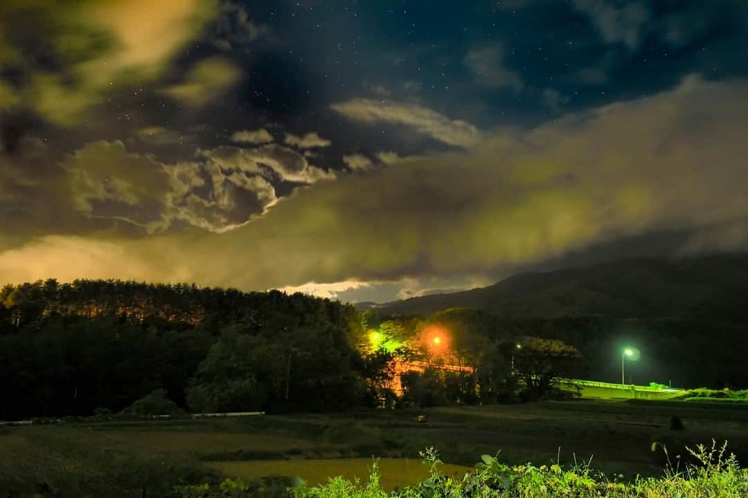 Satoyama推進コンソーシアムのインスタグラム：「#長野県 #伊那市 人の生活圏と結びつく里山。 雲間に隠れた月灯り、街灯、工業団地や住戸の灯りが複雑に絡むある日の夜。 （Satoyamaフォトコンテスト2020代理投稿作品）  ★Satoyama & Satoumi Photo Contest 2020 https://satoyama-satoumi.net/contest/photo2020/（日本語） https://satoyama-satoumi.net/global/contest/photo2020/（English） ⠀ ⠀⁠⠀ #jtsatoyama2020 #satoyama #photocontest #photo⠀⁠⠀ #satoumi #japan #landscape #japan_visit #Lovers_Nippon #daily_photo_jpn #naturephotography #フォトコンテスト #フォトコン⠀⁠⠀ #写真⠀⁠⠀ #カメラ⠀⁠⠀ #里山⠀⁠⠀ #里海⠀⁠⠀ #風景⠀⁠⠀ #風景写真⠀⁠⠀ #日本の絶景⠀⁠⠀ #日本の美しい風景⠀⁠⠀ #田舎⠀⁠⠀ #田舎暮らし」