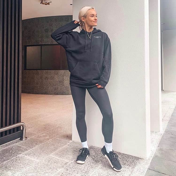 STYLERUNNERさんのインスタグラム写真 - (STYLERUNNERInstagram)「#StyleSquad we cannot wait to get sweaty with you this weekend 👊💪 Join @kirstygodso for an exclusive Live Workout, 9am Saturday, 22nd August. (Here’s @mollykatgay looking 🔥 in the @pyrogirls X Stylerunner collection!)」8月18日 15時02分 - stylerunner