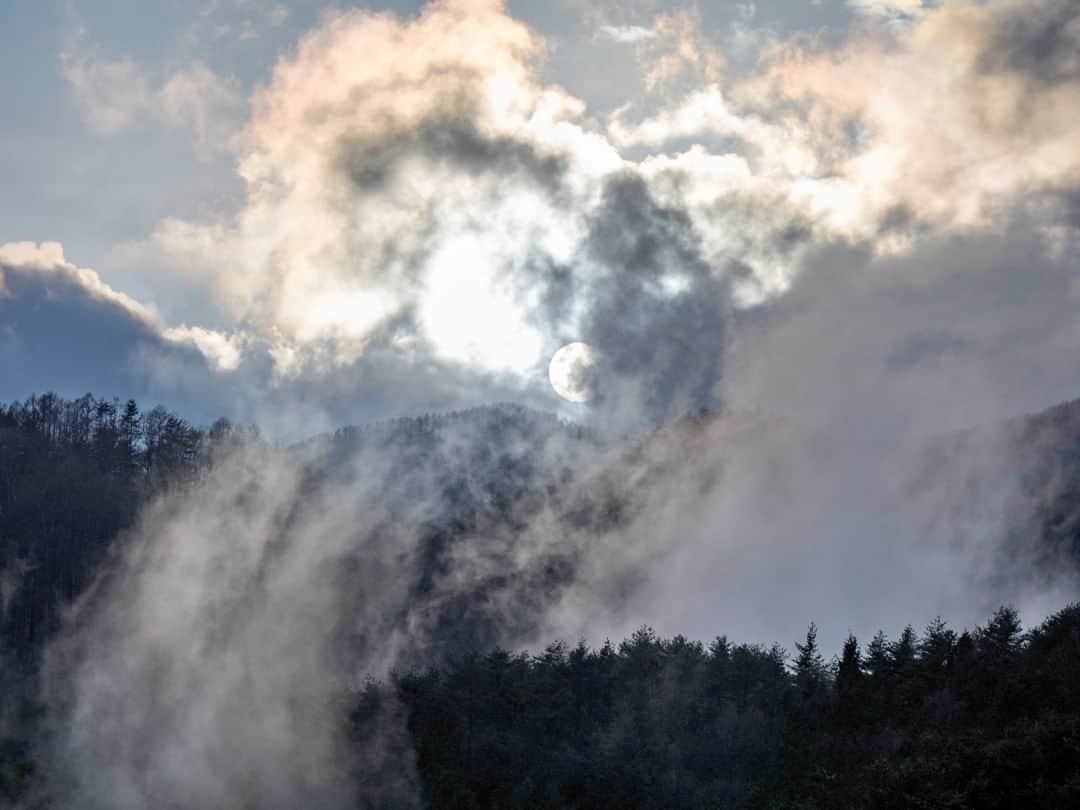 Satoyama推進コンソーシアムのインスタグラム：「#長野県 #伊那市 #雨上がり の西の里山 （Satoyamaフォトコンテスト2020代理投稿作品）  ★Satoyama & Satoumi Photo Contest 2020 https://satoyama-satoumi.net/contest/photo2020/（日本語） https://satoyama-satoumi.net/global/contest/photo2020/（English） ⠀ ⠀⁠⠀ #jtsatoyama2020 #satoyama #photocontest #photo⠀⁠⠀ #satoumi #japan #landscape #japan_visit #Lovers_Nippon #daily_photo_jpn #naturephotography #フォトコンテスト #フォトコン⠀⁠⠀ #写真⠀⁠⠀ #カメラ⠀⁠⠀ #里山⠀⁠⠀ #里海⠀⁠⠀ #風景⠀⁠⠀ #風景写真⠀⁠⠀ #日本の絶景⠀⁠⠀ #日本の美しい風景⠀⁠⠀ #田舎⠀⁠⠀ #田舎暮らし」