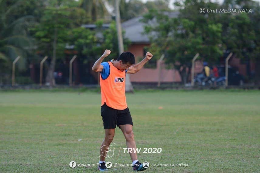 のインスタグラム：「GOMO KELATE GOMO🇲🇾🙌  #nogoal🤣🤣🤣 #kotabharu #kelantan #kelantanfa #trw #trwcc #mfl #football2020 #football #enjoyfootball #malaysia #malaysiafootball #enjoyfootball #goal」