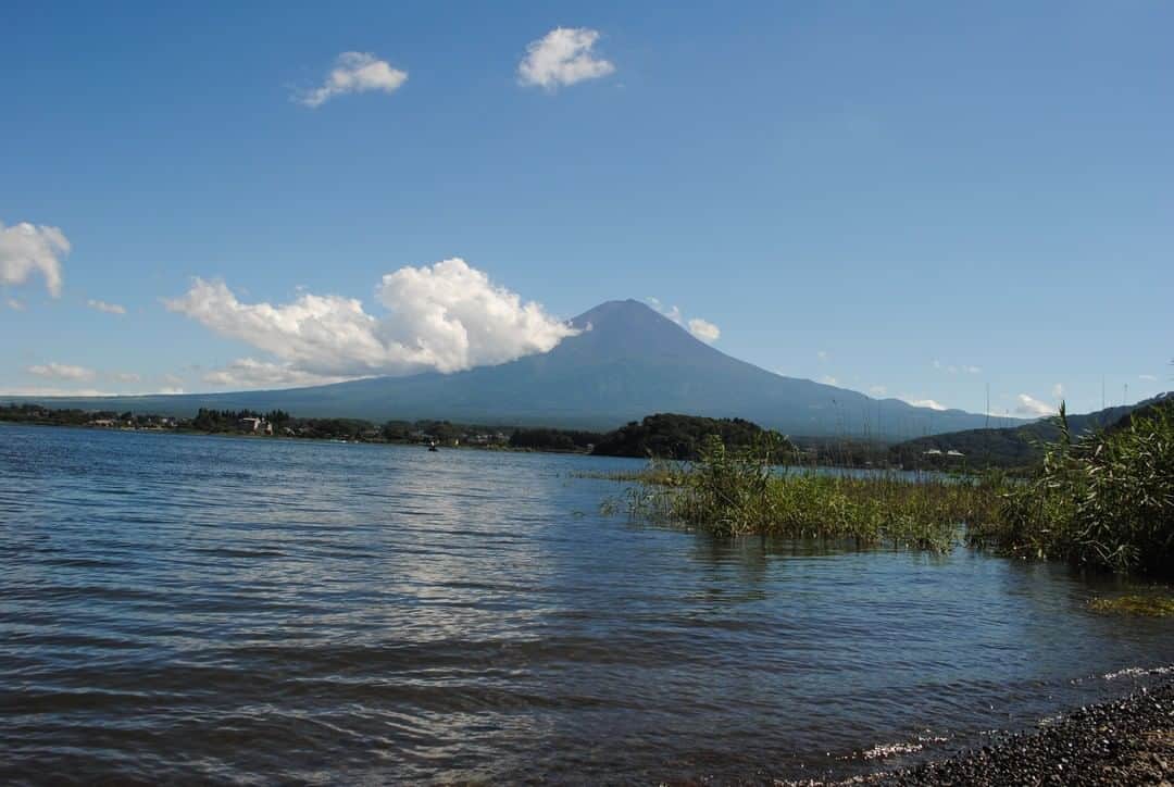Satoyama推進コンソーシアムさんのインスタグラム写真 - (Satoyama推進コンソーシアムInstagram)「#富士 は日本一の山。 夏の#富士山 と#河口湖 の風景です。 （Satoyamaフォトコンテスト2020代理投稿作品）  ★Satoyama & Satoumi Photo Contest 2020 https://satoyama-satoumi.net/contest/photo2020/（日本語） https://satoyama-satoumi.net/global/contest/photo2020/（English） ⠀ ⠀⁠⠀ #jtsatoyama2020 #satoyama #photocontest #photo⠀⁠⠀ #satoumi #japan #landscape #japan_visit #Lovers_Nippon #daily_photo_jpn #naturephotography #フォトコンテスト #フォトコン⠀⁠⠀ #写真⠀⁠⠀ #カメラ⠀⁠⠀ #里山⠀⁠⠀ #里海⠀⁠⠀ #風景⠀⁠⠀ #風景写真⠀⁠⠀ #日本の絶景⠀⁠⠀ #日本の美しい風景⠀⁠⠀ #田舎⠀⁠⠀ #田舎暮らし」8月18日 15時13分 - jt.satoyama_consortium