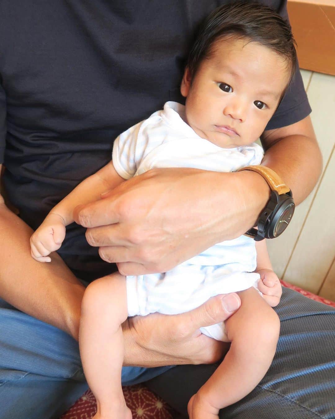 Mai Wakimizuのインスタグラム：「今日の僕ちん♡喧嘩は弱そうなタイプ♡笑 #男の子ベビー#babyboy#赤ちゃん#生後1ヶ月#1month」