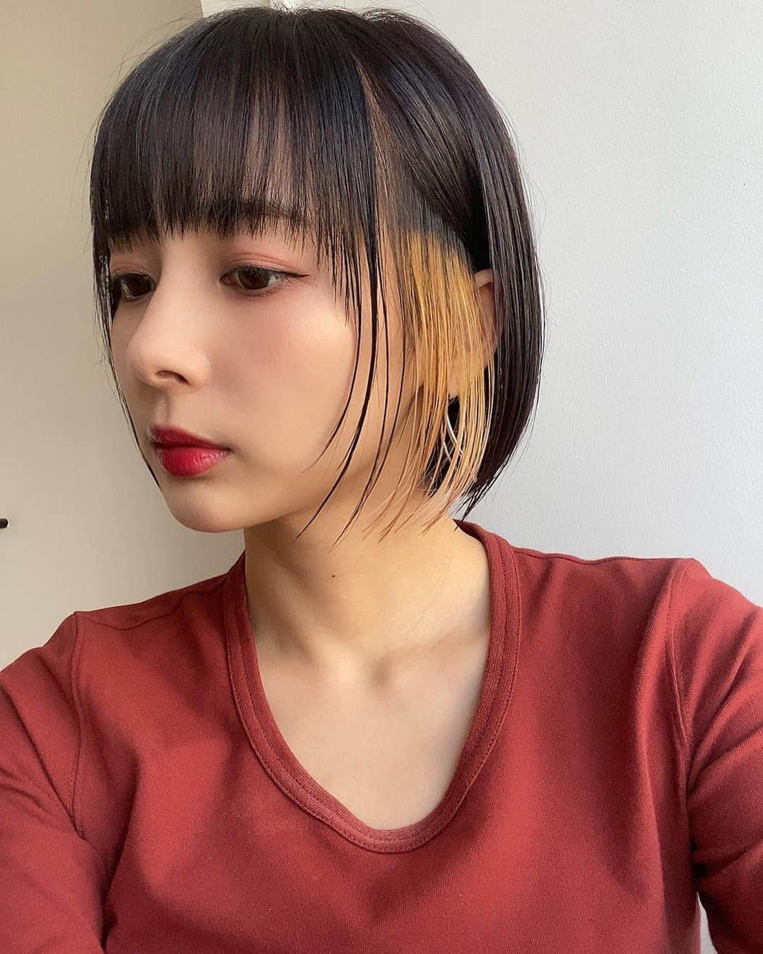 岡田紗佳さんのインスタグラム写真 - (岡田紗佳Instagram)「✂︎✂︎✂︎ヘアー✂︎✂︎✂︎ インナーカラーのブリーチが大分完成されてきました☺️ もっと白くなれ @sasage_hair  @michellebyafloat_hair 捧さんはあの捧さんどす」8月18日 15時35分 - sayaka_okada