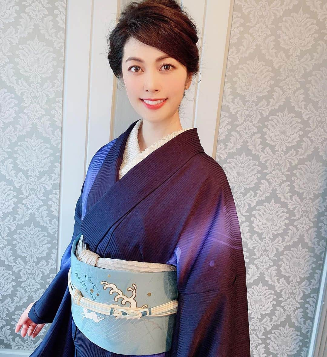 英理香のインスタグラム：「. オフショット💙 . #japanesegirl#wafu#kimono#instagood #着物#和服#和装#三松#撮影#オフショット」