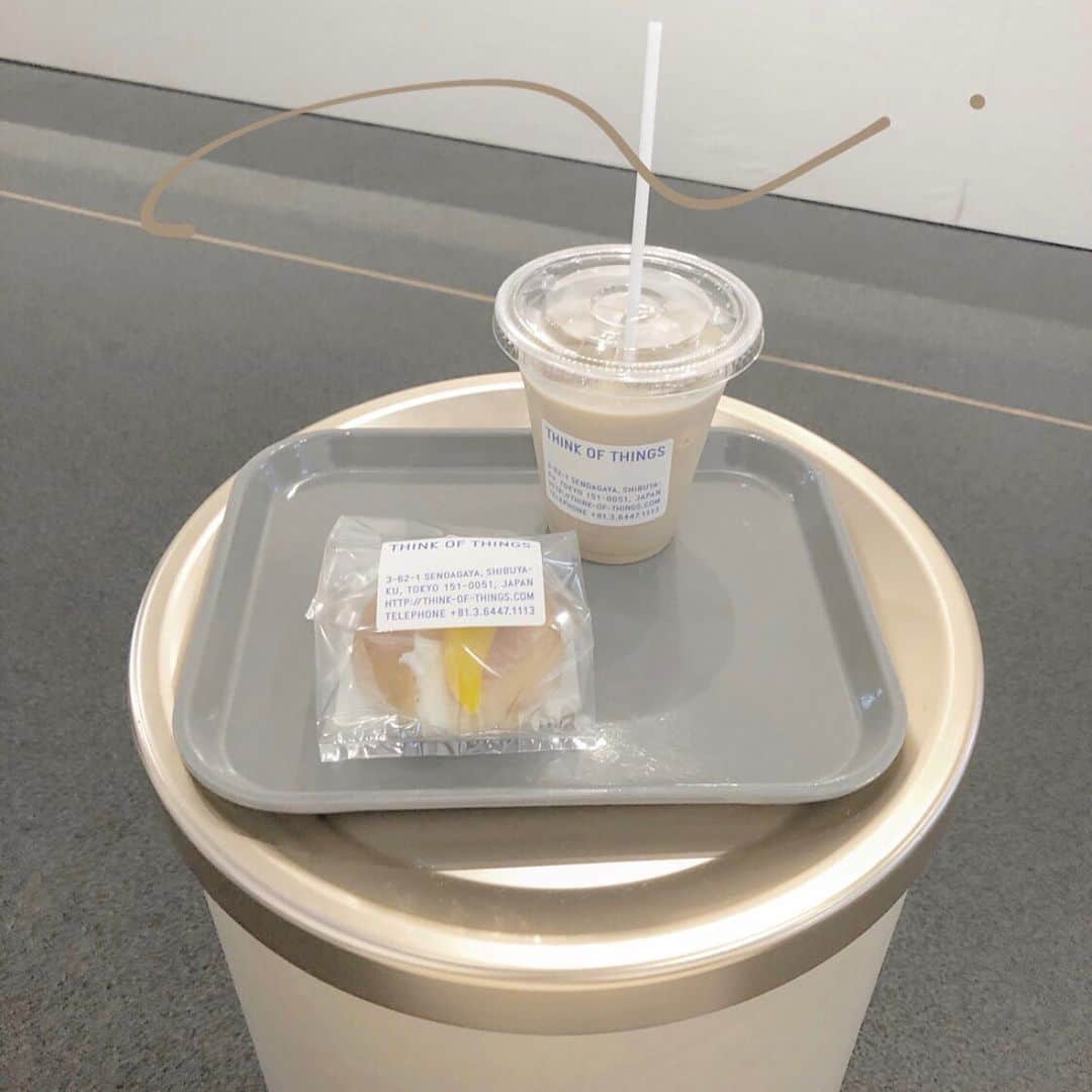 白石かえでさんのインスタグラム写真 - (白石かえでInstagram)「﻿ ﻿ ﻿ ▶︎Harajuku﻿ #thinkofthings﻿ ﻿ ﻿ ☑︎キャラメルラテ　M5.8﻿ CARAMEL LATTE﻿ ☑︎マンゴー&ヨーグルトクリームサンド　2.8﻿ Mango & yogurt﻿ ﻿ ﻿ ﻿ 文房具のコクヨが運営しているカフェ。﻿ 原宿駅から徒歩7分位。﻿ 雰囲気がめちゃくちゃ良くて、﻿ すごくおすすめ。﻿ 最新の文具の購入もできて、﻿ コーヒーやコッペパンのお食事もできて﻿ 新しい感じのカフェだったよ🍰﻿ ﻿ ﻿ ﻿ #原宿﻿ #竹下通り﻿ #コクヨ﻿ #カフェスタグラム﻿ #harajukucafe﻿ #原宿カフェ」8月18日 15時50分 - kaepyon.s