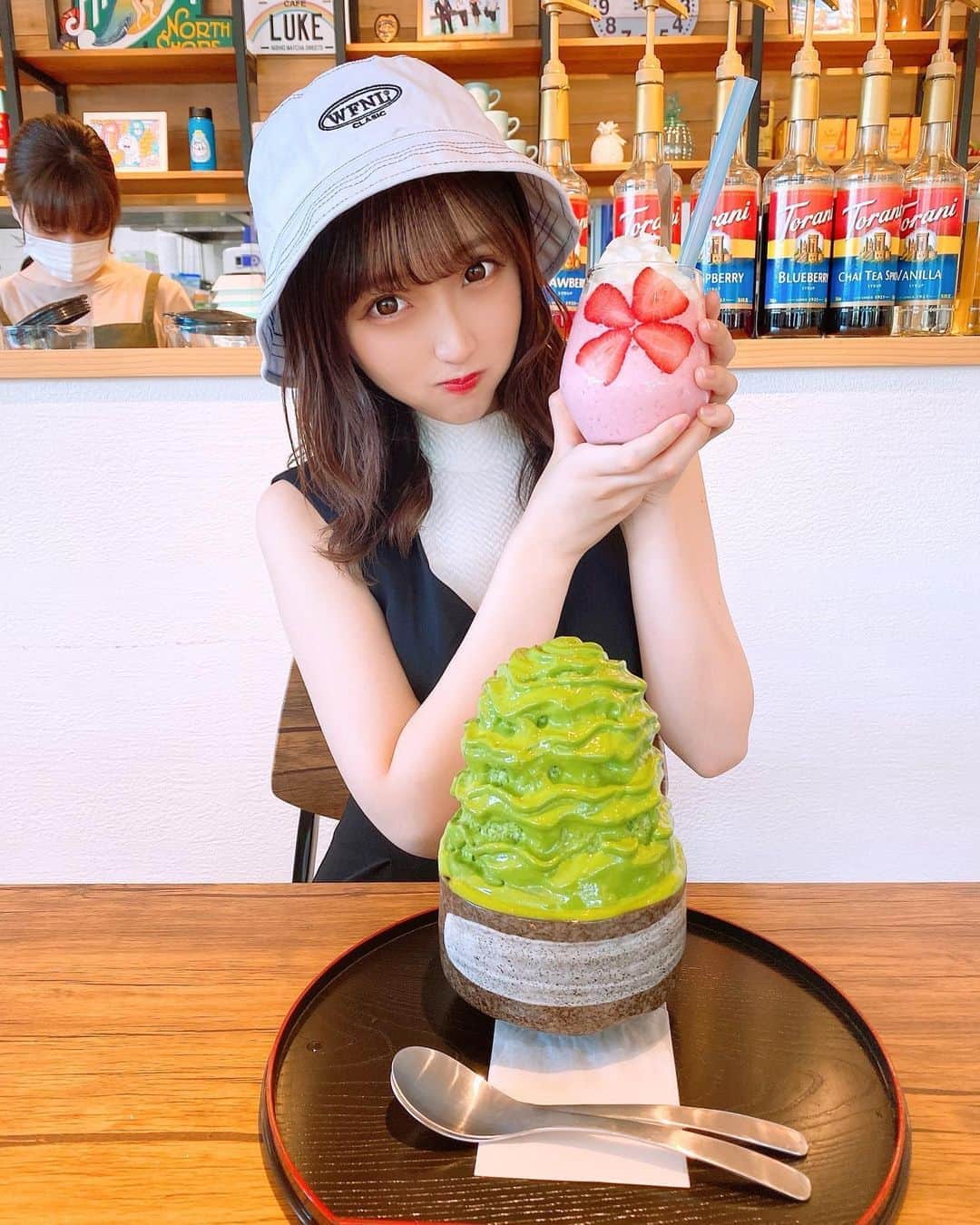星野麻里愛さんのインスタグラム写真 - (星野麻里愛Instagram)「かき氷はやっぱり美味しいです♡  #かき氷#かき氷巡り  #かき氷研究所 #かき氷好きな人と繋がりたい #抹茶かき氷#バケハ#バケットハット#cafeluke#西尾カフェ#抹茶かき氷#岡崎カフェ#ノースリーブ#タンクトップ #白バケハ#名古屋カフェ#愛知カフェ」8月18日 15時48分 - maria.pink28