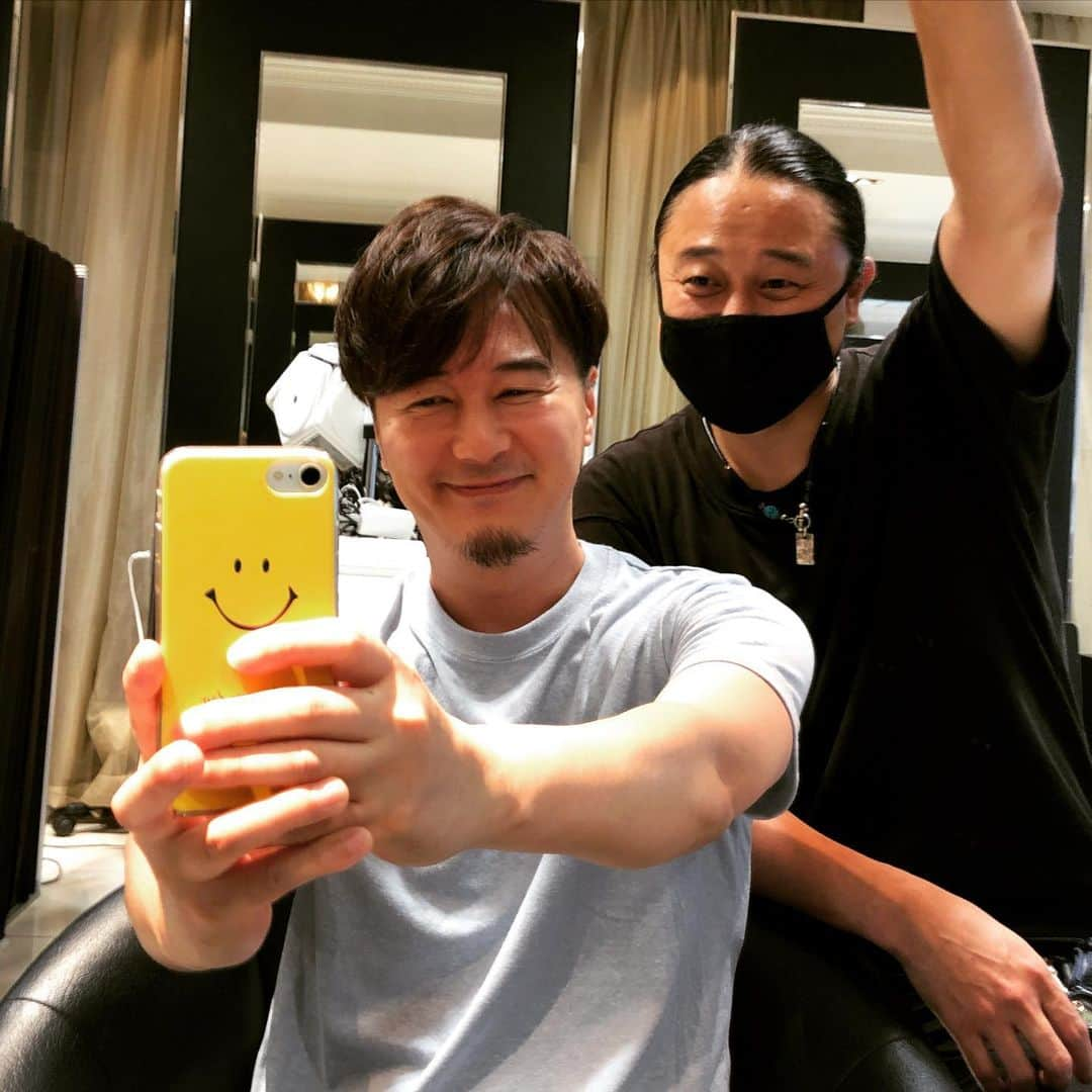 井上裕治さんのインスタグラム写真 - (井上裕治Instagram)「超ニッコリで‼️という指令だけど、どうもヘタクソ😂🤔 銀座amis by air でさわやか〜💇🏻‍♂️  #hairstyle #haircolor #haircut  #awesome  #good  #nice  #love  #smile」8月18日 15時58分 - yuji_inoue_music