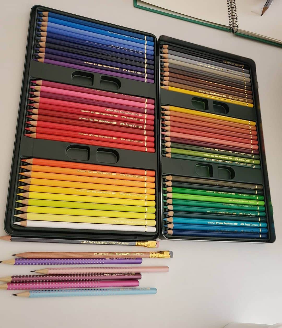 ジョリン・ツァイのインスタグラム：「開個文具咖啡廳 好了  #fabercastell」
