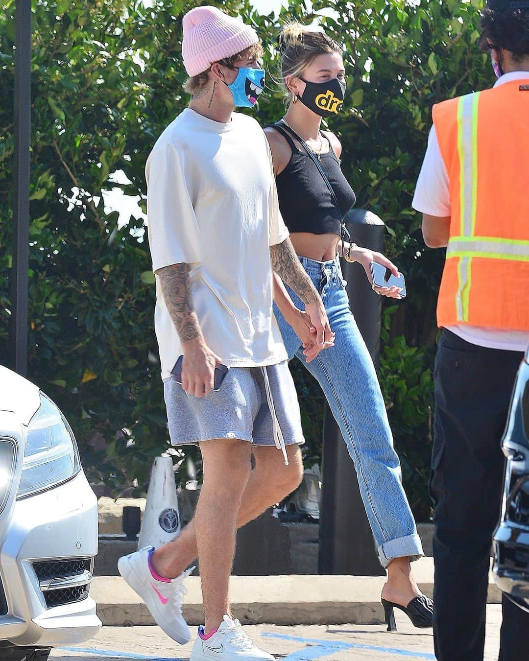 Just Jaredさんのインスタグラム写真 - (Just JaredInstagram)「@justinbieber and @haileybieber hold hands while leaving the sushi restaurant Nobu after a Monday afternoon lunch date  #JustinBieber #HaileyBieber Photos: Backgrid」8月18日 16時05分 - justjared
