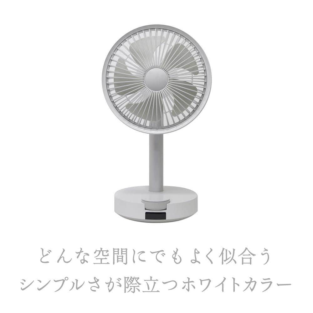 ソフトバンクセレクションさんのインスタグラム写真 - (ソフトバンクセレクションInstagram)「『BLUEFEEL』から多機能コードレス卓上扇風機＆サーキュレーターが新たに登場🥳 超軽量・コンパクトながら、最大風速約4m/s(14.2km/h)もの強力でパワフルなさが魅力です😍 強風を発生させるパワフルなファンとモーターを備えているだけでなく、卓上扇風機には珍しい首振り機能付きで、高さや上下角度も自由に調節可能✨ 新発想の本体着脱式リモコン付きなので、離れていてもリモコンで自由自在に操作が可能なところも便利ポイント😉☝️ コードレス仕様で持ち運びも簡単🙆‍♀️ おうちだけではなくオフィスや外出先、アウトドアでも活用できます🌻 コンパクトなサイズは省スペースに設置できるので、棚や机の上など一般的な扇風機では置けない場所にも置くことができますよ😆 省エネ設計で最大36時間使用可能！ 冷暖房と併用して空気を循環すれば、さらに節約にもなりますね👛 季節を問わずサーキュレーターとして一年中活用できます💯 見た目もおしゃれでスタイリッシュなデザインなので、置いていてもインテリアの邪魔をしません🍃 欲しかった機能がたくさん搭載された、次世代コードレス卓上扇風機はいかがですか？  今なら期間限定でお使いいただける『10％OFFスペシャルクーポン』をプレゼントさせていただきます🌹 このお得な機会をお見逃しなく🤗 SoftBank SELECTIONオンラインショップでのお買物にぜひご活用ください💓 ------------------------------------ クーポンコード：sbsinsta 利用期限：2020年9月30日まで 割引額：10％OFF（3,000円以上のご購入から利用可能） 対象商品：SoftBank SELECTION オンラインショップ全品 その他：おひとり様一回まで利用可能 ------------------------------------   BLUEFEEL BARSET 4D FAN 多機能コードレス卓上扇風機＆サーキュレーター ホワイト/ライラックブルー 7,900円（税込） - - - - - - - - - お求めは写真をタップしてオンラインショップへ✨ プロフィールページのURLからもどうぞ。@softbank_selection . #SoftBankSELECTION #ソフトバンクセレクション #ガジェット #ガジェット好き #ガジェット好き女子 #bluefeel #Bluefeel #BLUEFEELBARSET4DFAN #BARSET4DFAN #扇風機 #卓上扇風機 #ポータブル扇風機 #コードレス扇風機 #コードレス卓上扇風機 #ポータブルファン #サーキュレーター #省エネ #節電 #静音設計 #テレワーク #オフィスワーク #アウトドア #暑さ対策 #スタイリッシュ #シンプル #シンプルな暮らし #インテリア」8月18日 16時10分 - softbank_selection