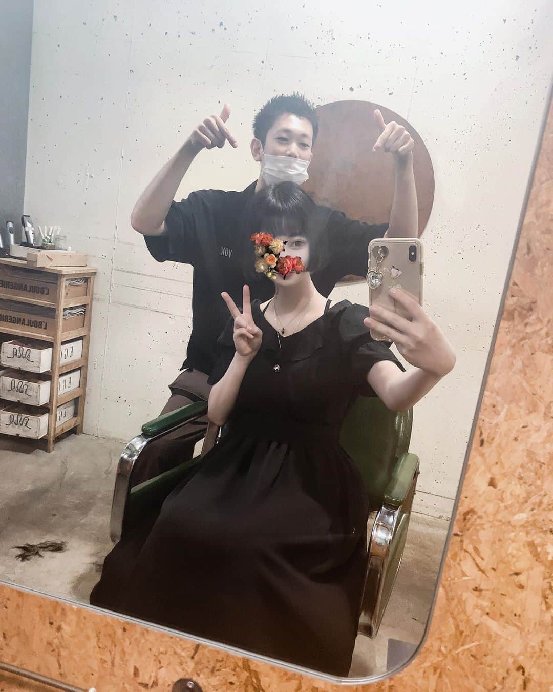 ももかわのインスタグラム：「ショートヘアが得意と噂の木下さんのところへ 見えないけどインナーカラーも綺麗にしてもらた🖤🖤🖤  サボってサボってやっと美容室いてきた  木下さんありがとう御座いましあ(✂'ω')✂」