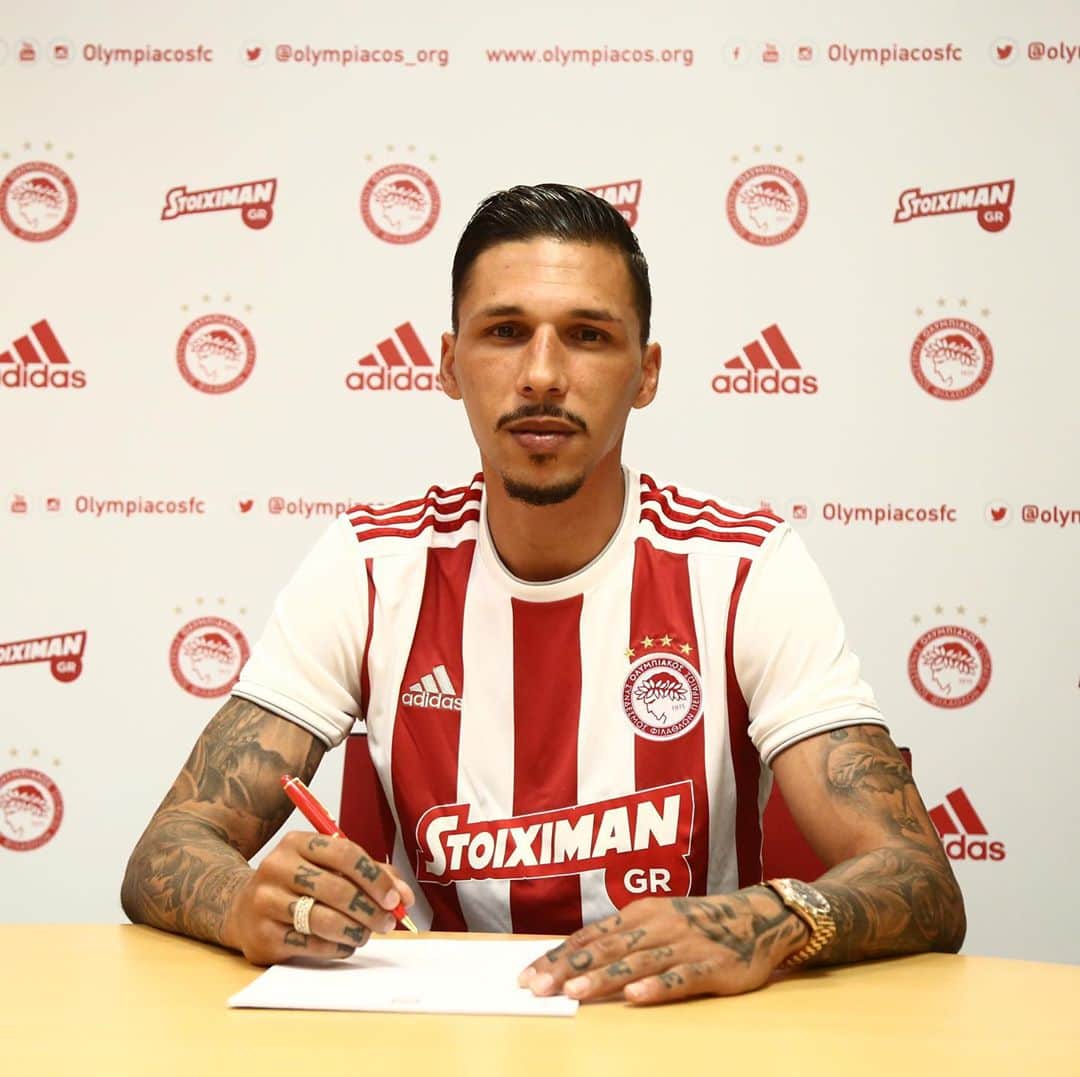 ヨゼ・ホレバスのインスタグラム：「🔴⚪️ Really happy To sign with @olympiacosfc 🖊 , Looking forward to the new season ,new challenge ,new teammates ,old faces ! #olympiacos #2020 #newseason」
