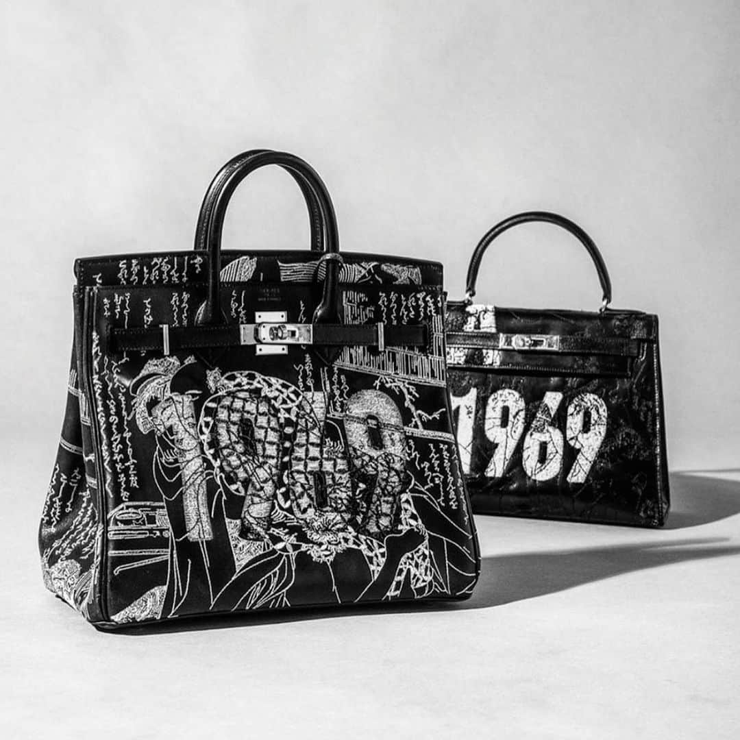のインスタグラム：「The Vintage Iconic Hermes Bag X Jay  Ahr Collection  Decades « From 1950 to 2020 »  HAC 32 « 1969 » Tokyo, Japan 1969 Kelly 28 « 1969 » Los Angeles, USA 1969  #hermes #jayahr #jonathanriss #kelly #birkin #constance #hermes #hermesbag #oneoff #vintage #embroidery #sustainable #Art #decades #maxfield #iconsxjayahr #everyhumanisanartist」