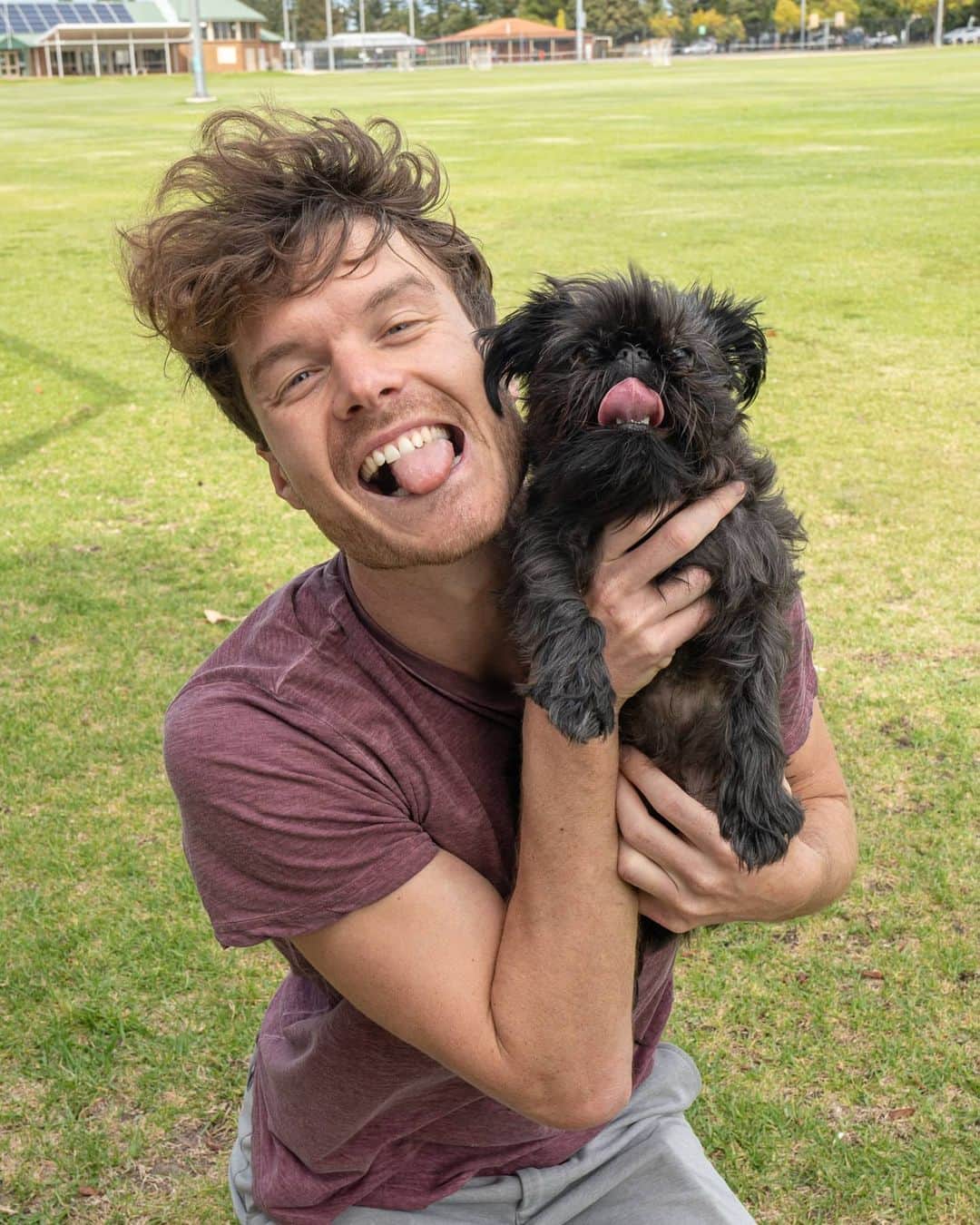 アラン・ディクソンのインスタグラム：「Busy making a documentary about Quokkas. Lots of good stuff in the pipeline. Sending good vibes, and go subscribe to my YouTube, it'll open your mind 🎥 🐶 @squidthegriff」