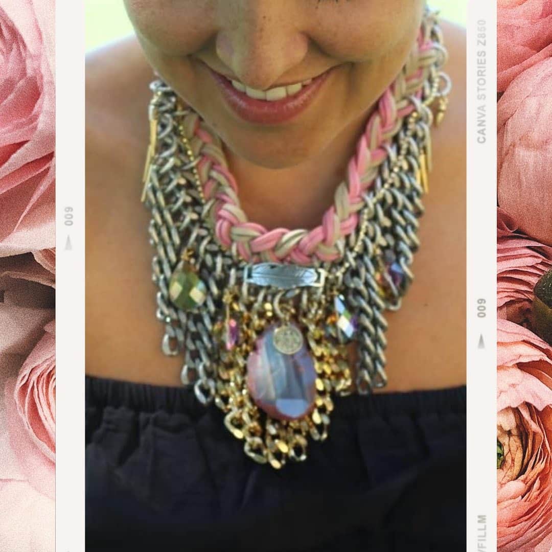 メイデンアートのインスタグラム：「Today’s choice☺️ . Beautiful Multi strand pink suede necklace with agate stone ♥️ . Shop directly from the picture 🥳 .  #necklace #jewelry #earrings #jewellery #fashion #handmade #accessories #bracelet #silver #gold #handmadejewelry #ring #love #style #rings #pendant #bracelets #necklaces #jewelrydesigner #jewels #choker #jewelryaddict #jewelrydesign #bangles #diamond #fashionjewelry #instajewelry #earring #k #bhfyp」