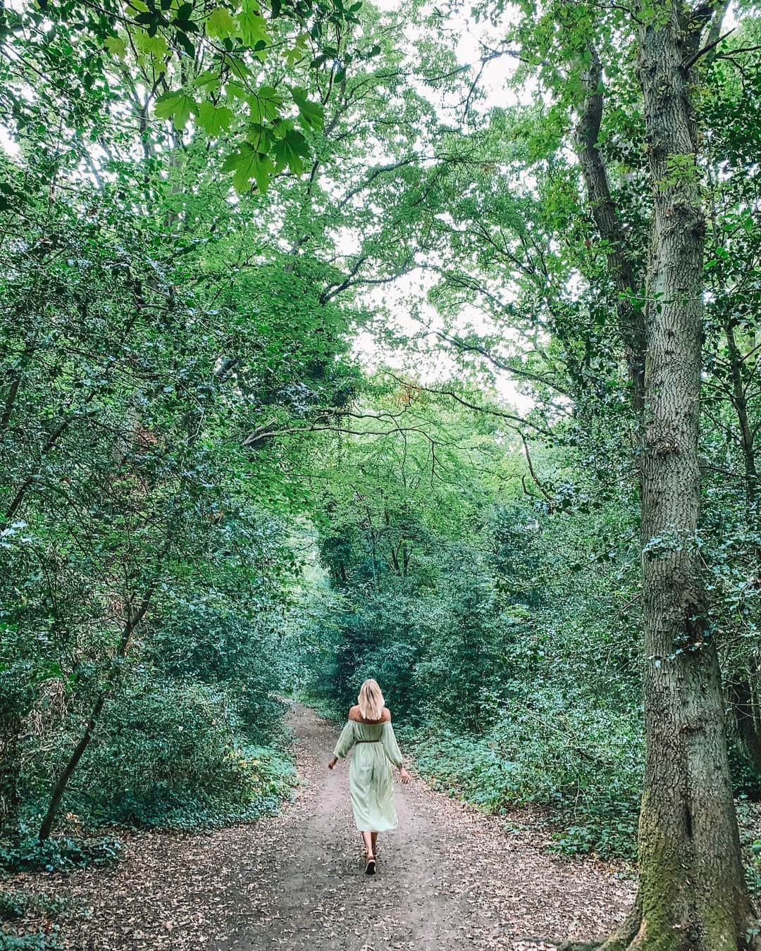 Zanna Van Dijkさんのインスタグラム写真 - (Zanna Van DijkInstagram)「ad One of the highlights of 2020 has been discovering more of what’s on my back door, including my new favourite spot: 📍Wimbledon Common 🌿 I come here for weekend walks and morning runs, and I have so much appreciation for this gorgeous woodland 🙌🏼 I recently learnt that the UK is one of the least wooded countries in Europe and only 2% of our ancient woodland remains 😫 So we desperately need to protect these valuable wooded spaces, not only for our own benefit but for vulnerable and threatened species 🐾  Which is why I encourage you to join me in becoming a member of @woodlandtrust. These guys protect, restore and campaign on behalf of the woods and trees we love. Every day more woodland is lost, but @woodlandtrust are fighting to stop this & aim to plant 64 million trees over the next 10 years. Fellow outdoor lovers, let’s come together & give them our support 🌳❤️ #ad #woodlandtrust #naturedetectives #getoutdoors #getoutside #protectourhome #thegreatoutdoors」8月18日 16時43分 - zannavandijk