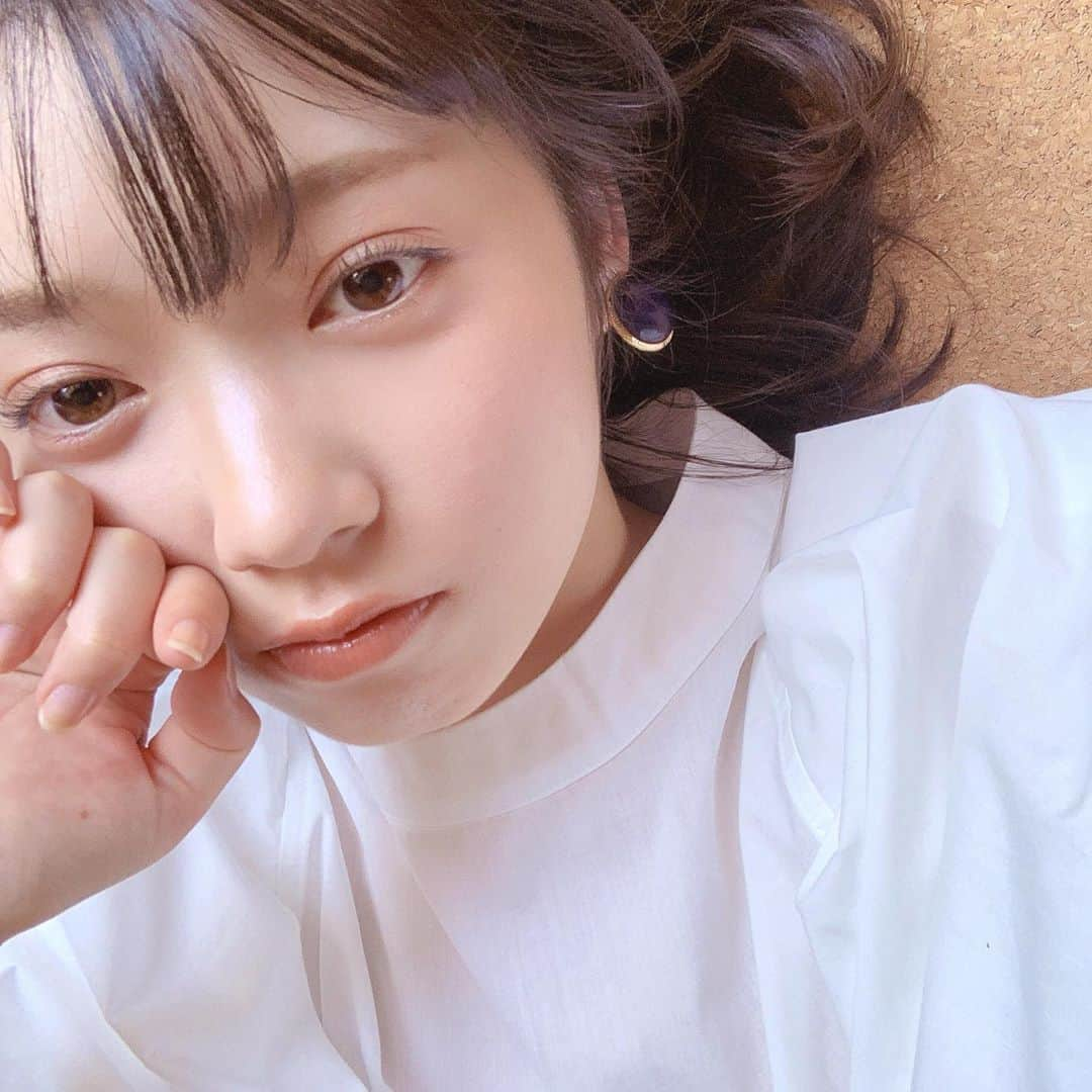 山岸理子さんのインスタグラム写真 - (山岸理子Instagram)「* 今日はおうちでゆっくりしてました☺︎ かわいいリップと。🤍  Lip→ #つやぷるリップ09 #無敵テラコッタ  ・ ・ ・ ・ #tsubaki_factory #山岸理子 #おうちday」8月18日 16時40分 - riko_yamagishi.official