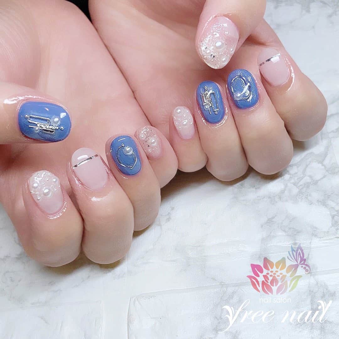 free nail フリーネイルのインスタグラム：「. お客様ネイル💅🏻🐠✨ . くすみブルーネイル💙✨ . 可愛いショートネイル🌝💖 . ▶︎▶︎▶︎スワイプして動画も見てね☝︎🎬✨ . ご来店ありがとうございました🙇🏻‍♀️🙇🏻‍♀️🙇🏻‍♀️💗 . #ネイルアート #ジェルネイル #ネイルサロン #大阪ネイルサロン #ネイルデザイン #ネイルチェンジ #くすみネイル #ネイルパーツ #パールネイル #キラキラネイル #くすみブルー #乳白色ネイル #デザインネイル #トレンドネイル #おしゃれネイル #キュートネイル #夏ネイル #summernails #nailsart #nailsdid #美甲 #日式美甲 #日式美甲胶 #日本美甲师 #日本美甲老师 #美甲上课 #日本胶 #フリーネイル #freenail」